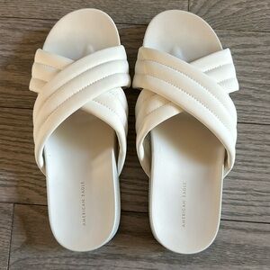 American Eagle Women’s Saturday Slide in Size 8